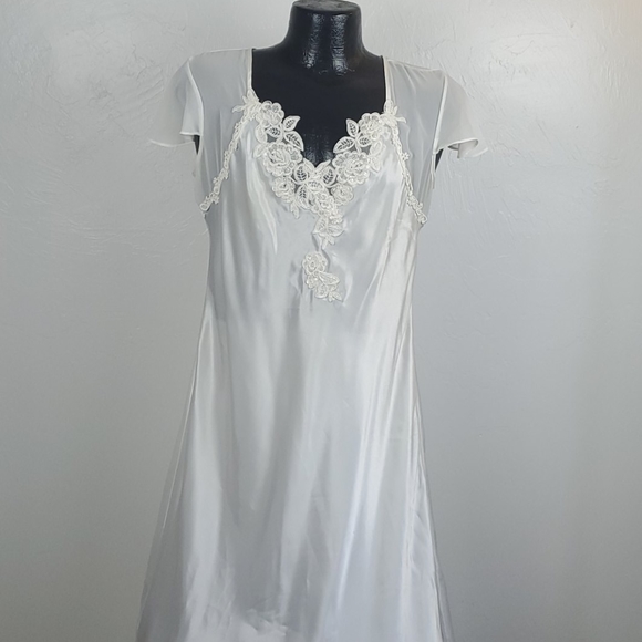Vintage Dentella nightgown embroidered open back - Picture 2 of 13